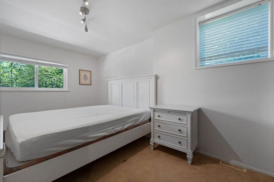 707 E Braemar Road North Vancouver, BC - 31