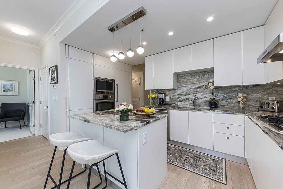 303 185 Victory Ship Way North Vancouver, BC - 3