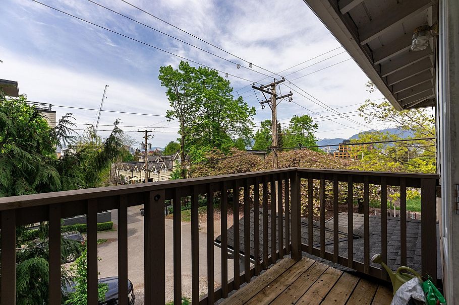 832 Salsbury Drive Vancouver, BC - 32