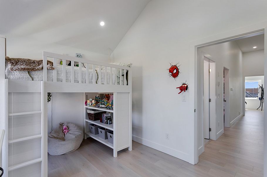 2868 E 49th Avenue Vancouver, BC - 17