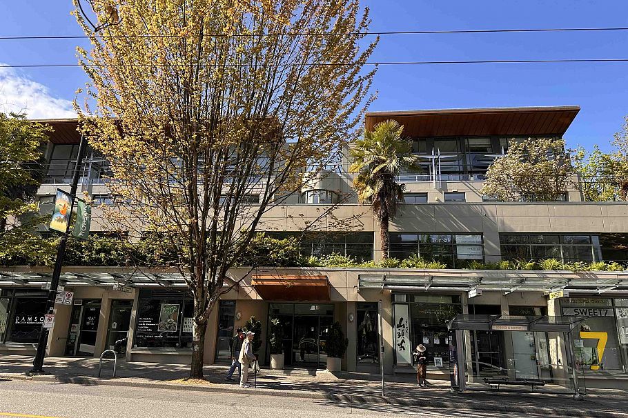 214 1688 Robson Street Vancouver, BC - 5