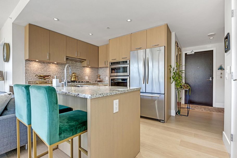 1401 150 W 15th Street North Vancouver, BC - 2