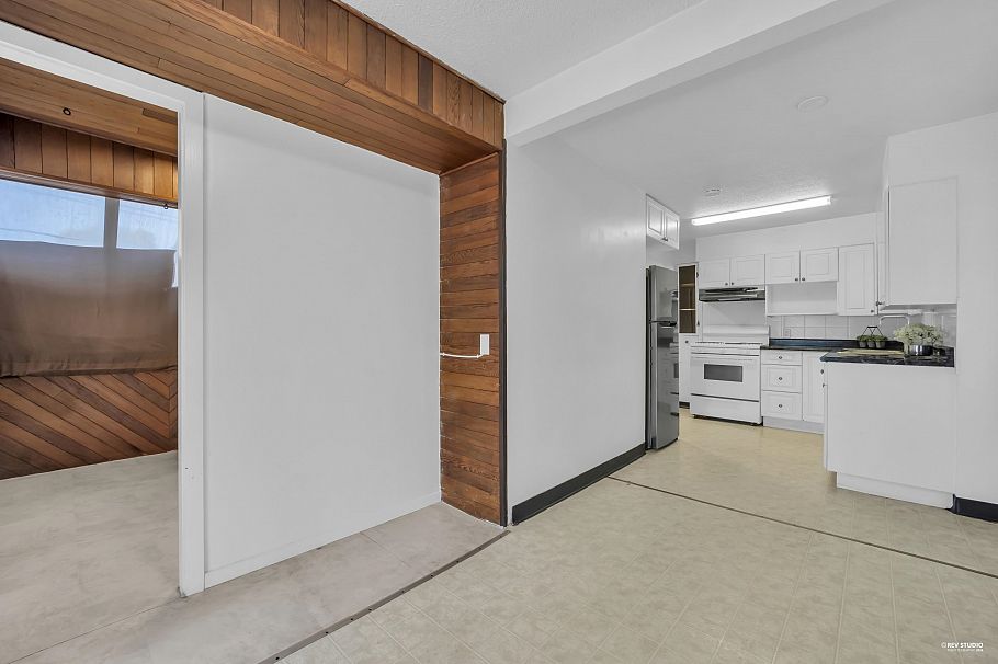 3006 E 27th Avenue Vancouver, BC - 13