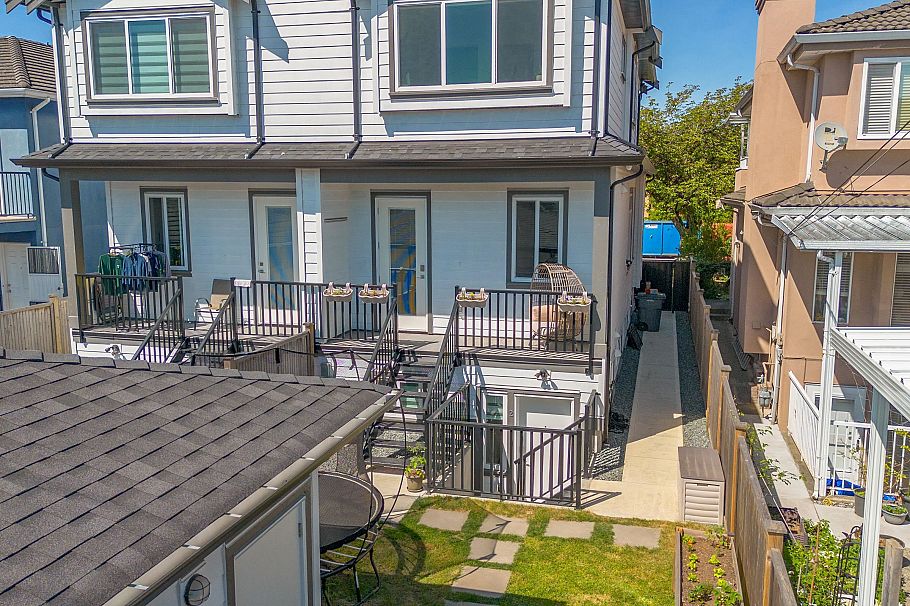 2868 E 49th Avenue Vancouver, BC - 27