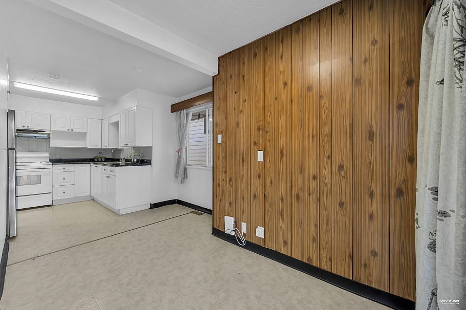 3006 E 27th Avenue Vancouver, BC - 14