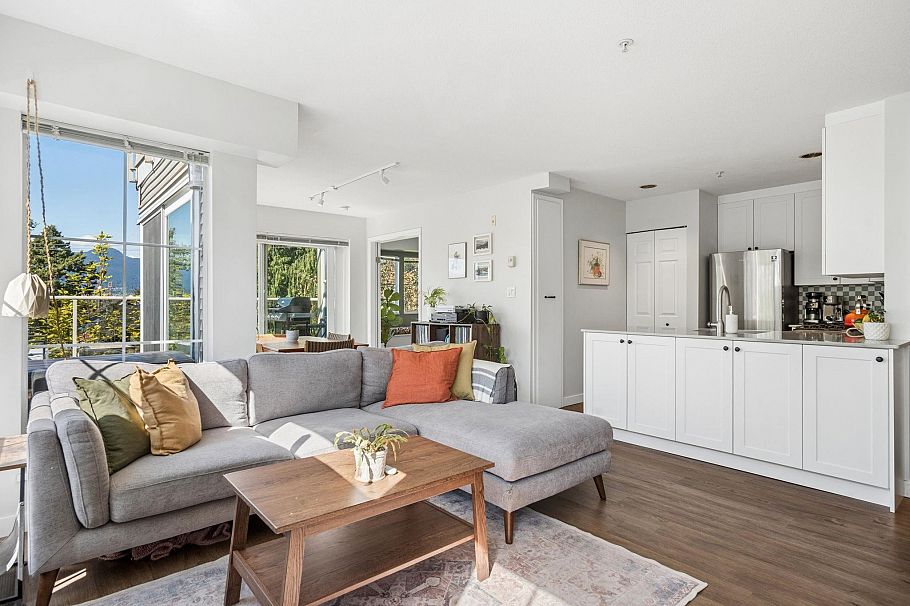 302 1510 Grant Street Vancouver, BC - 3