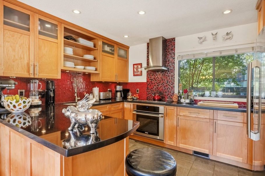 1106 Premier Street North Vancouver, BC - 8