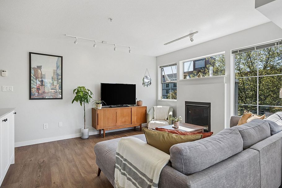 302 1510 Grant Street Vancouver, BC - 9