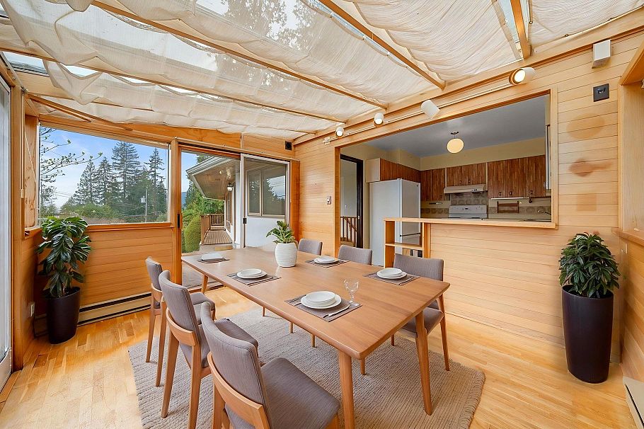 234 Rondoval Crescent North Vancouver, BC - 12