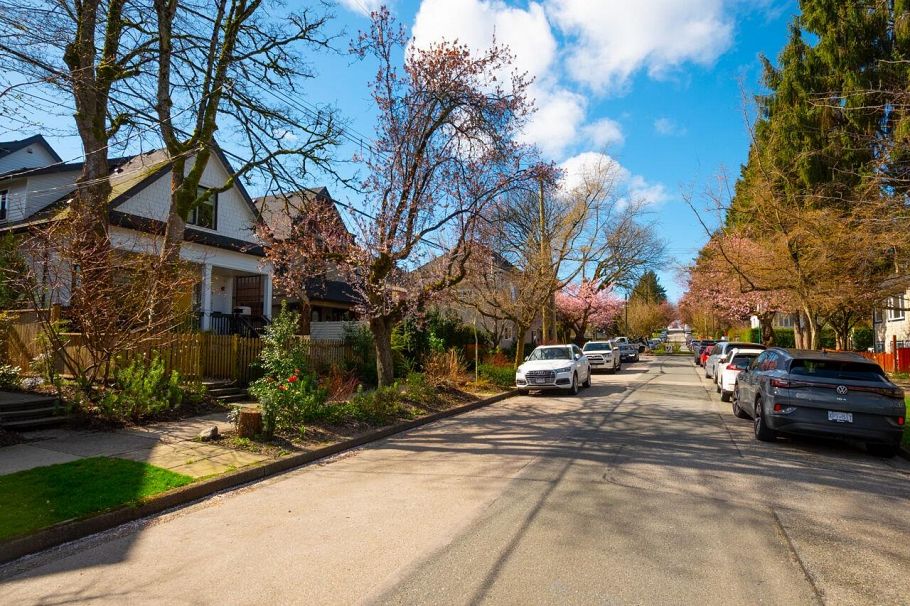 1026 E 13th Avenue Vancouver, BC - 33