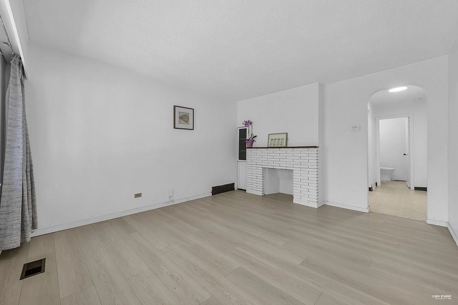 3006 E 27th Avenue Vancouver, BC - 8