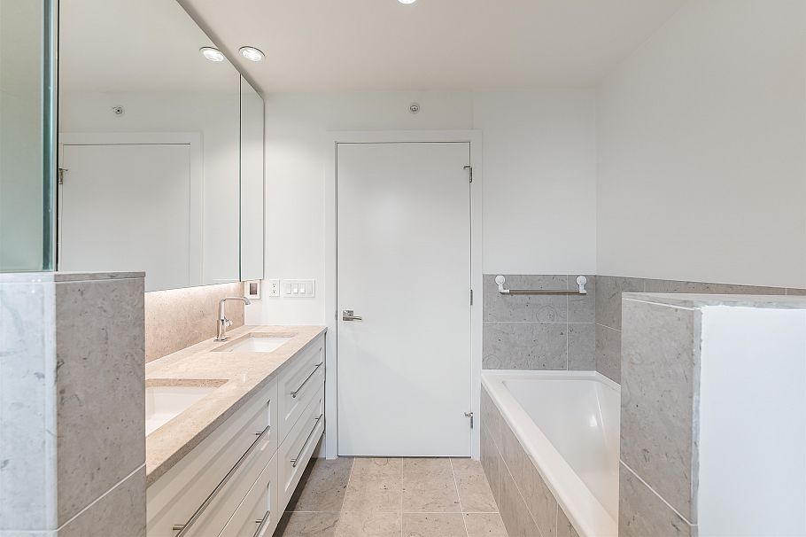 7331 Granville Street Vancouver, BC - 25
