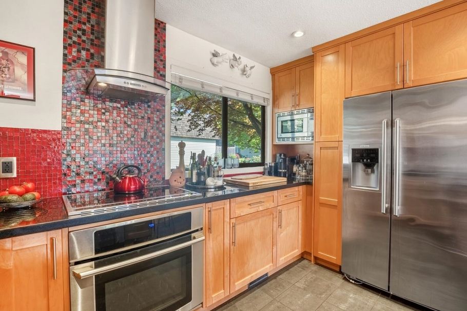 1106 Premier Street North Vancouver, BC - 9