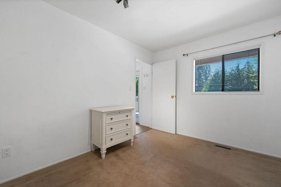 707 E Braemar Road North Vancouver, BC - 32