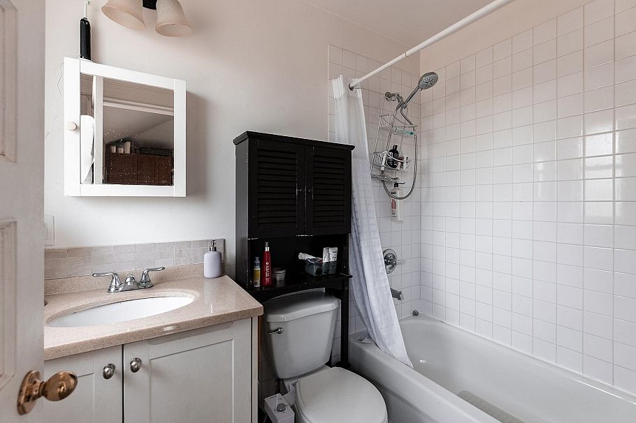832 Salsbury Drive Vancouver, BC - 36
