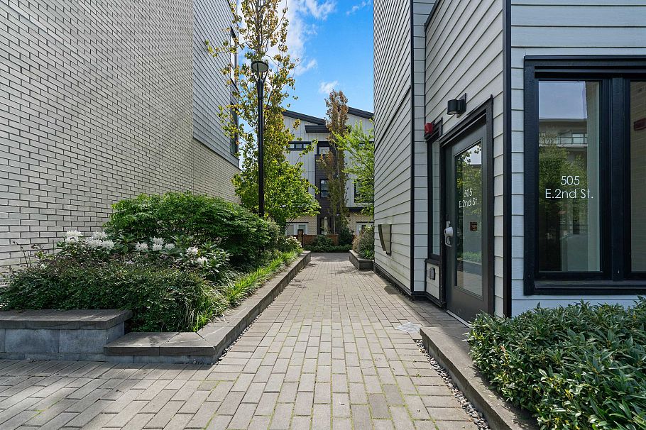402 505 E 2nd Street North Vancouver, BC - 32