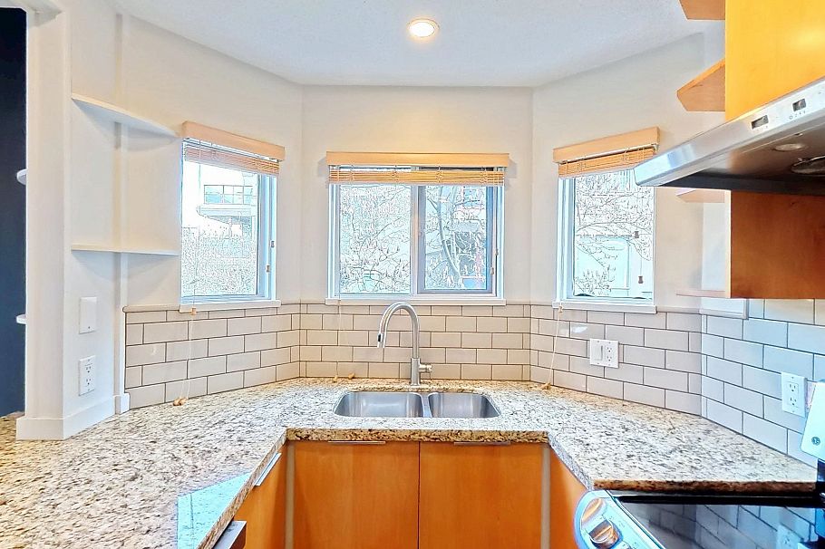 201 1868 W 8th Avenue Vancouver, BC - 5