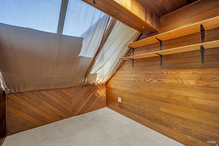 3006 E 27th Avenue Vancouver, BC - 17