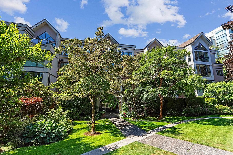 206 175 E 10th Street North Vancouver, BC - 23
