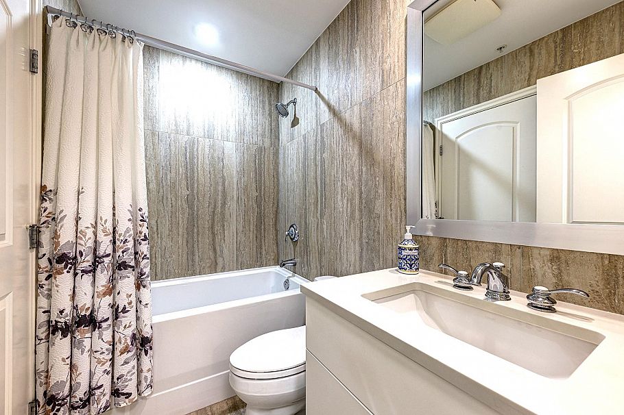 303 185 Victory Ship Way North Vancouver, BC - 17