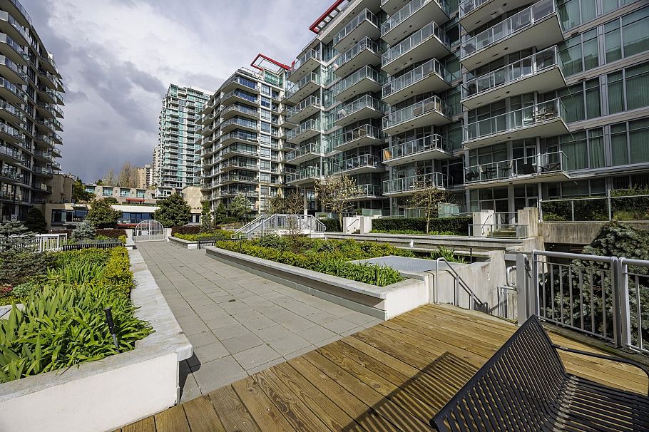 303 185 Victory Ship Way North Vancouver, BC - 23