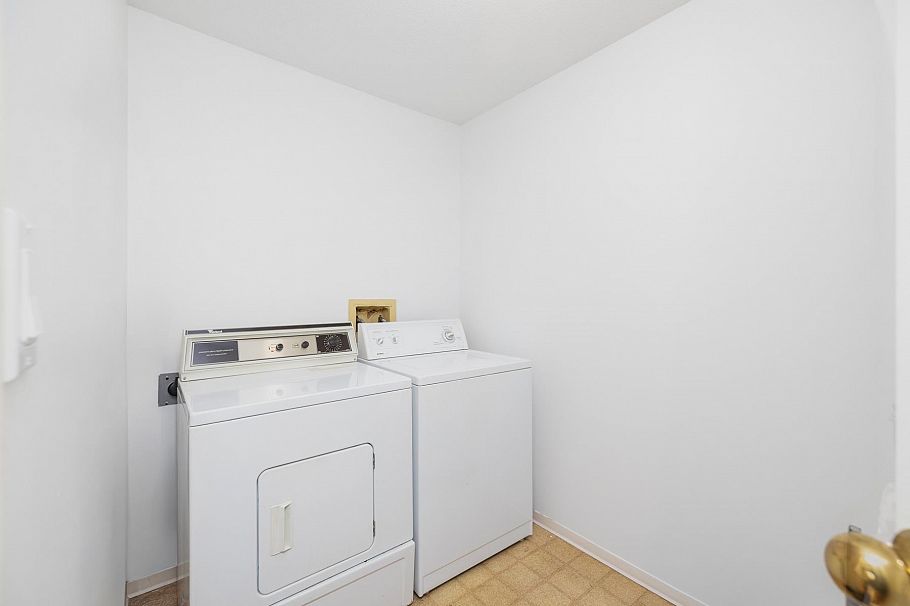 1206 33 Chesterfield Place North Vancouver, BC - 31