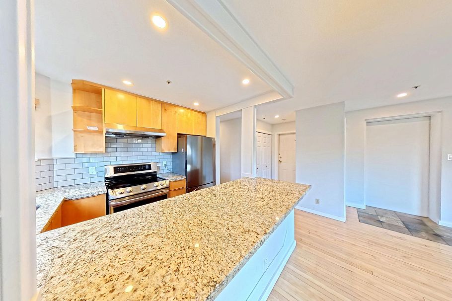 201 1868 W 8th Avenue Vancouver, BC - 3
