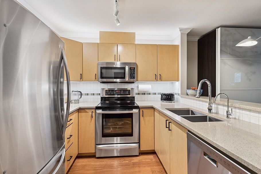 206 175 E 10th Street North Vancouver, BC - 9