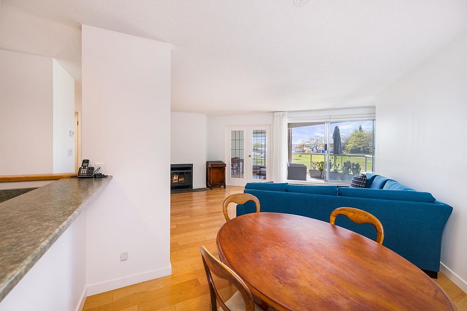1206 33 Chesterfield Place North Vancouver, BC - 17