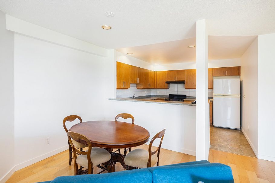 1206 33 Chesterfield Place North Vancouver, BC - 20