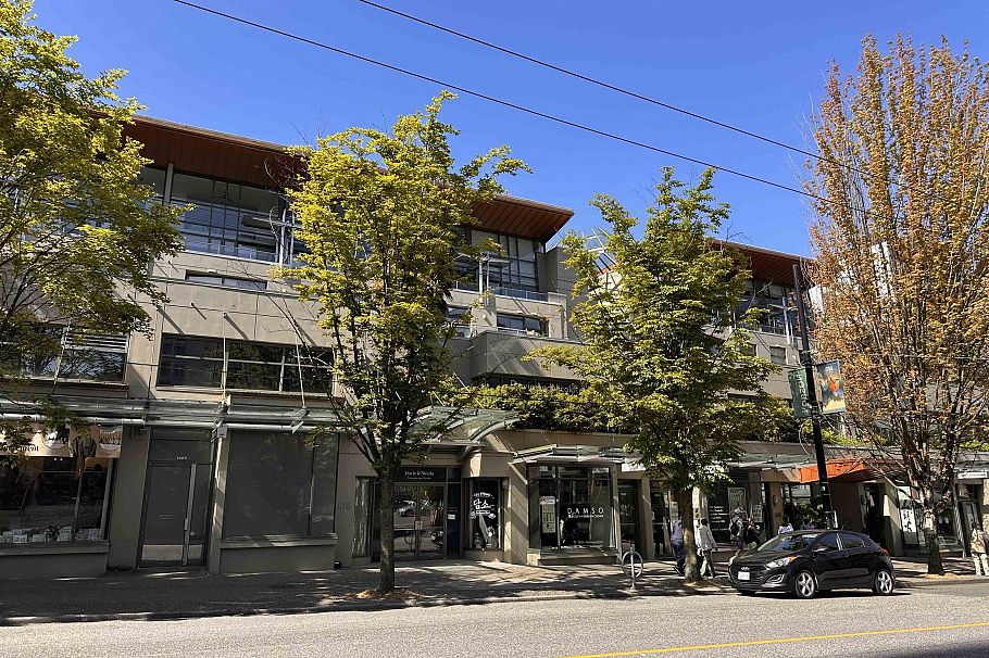 214 1688 Robson Street Vancouver, BC - 4