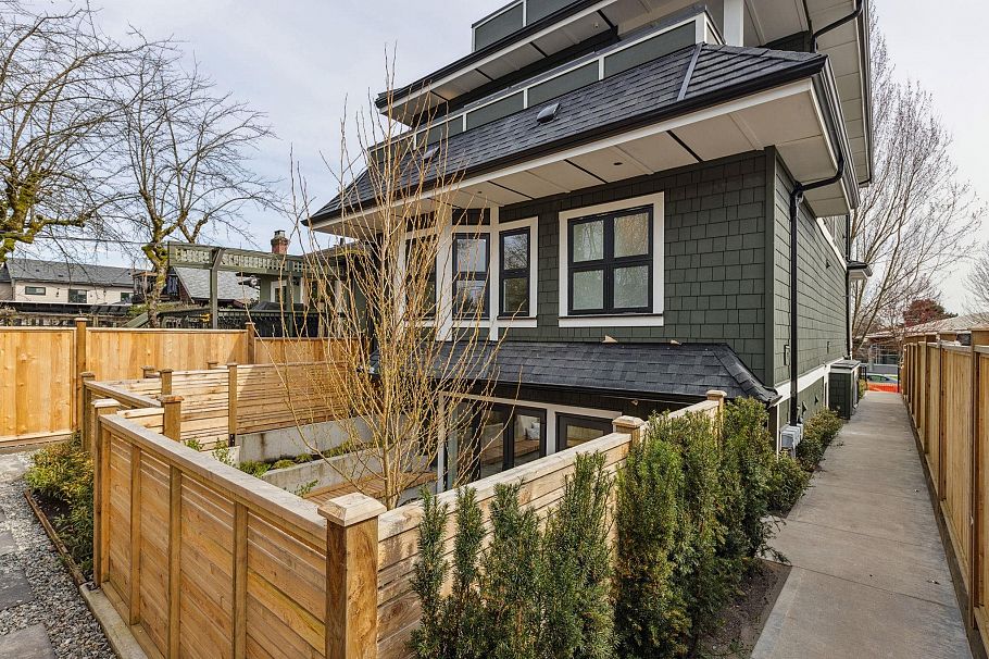 3383 Victoria Drive Vancouver, BC - 32