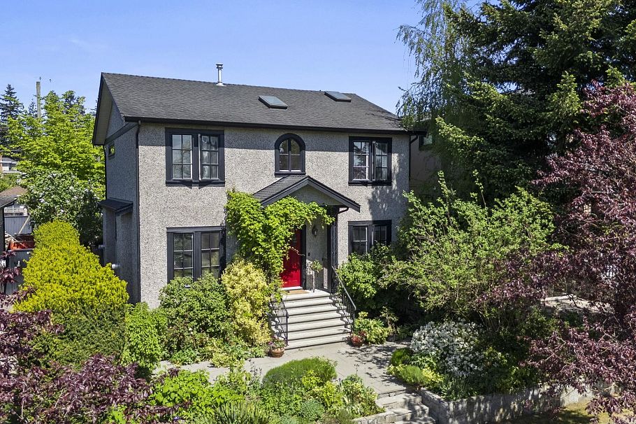 125 W 39th Avenue Vancouver, BC - 1