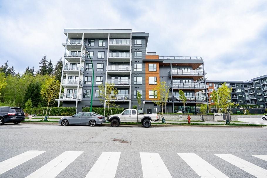 317 3594 Malsum Drive North Vancouver, BC - 1