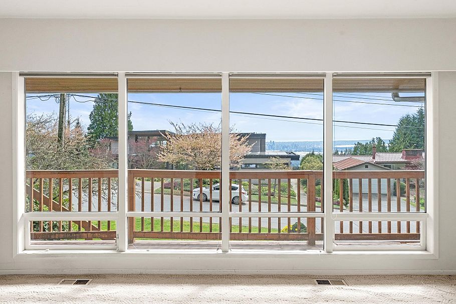 234 Rondoval Crescent North Vancouver, BC - 4