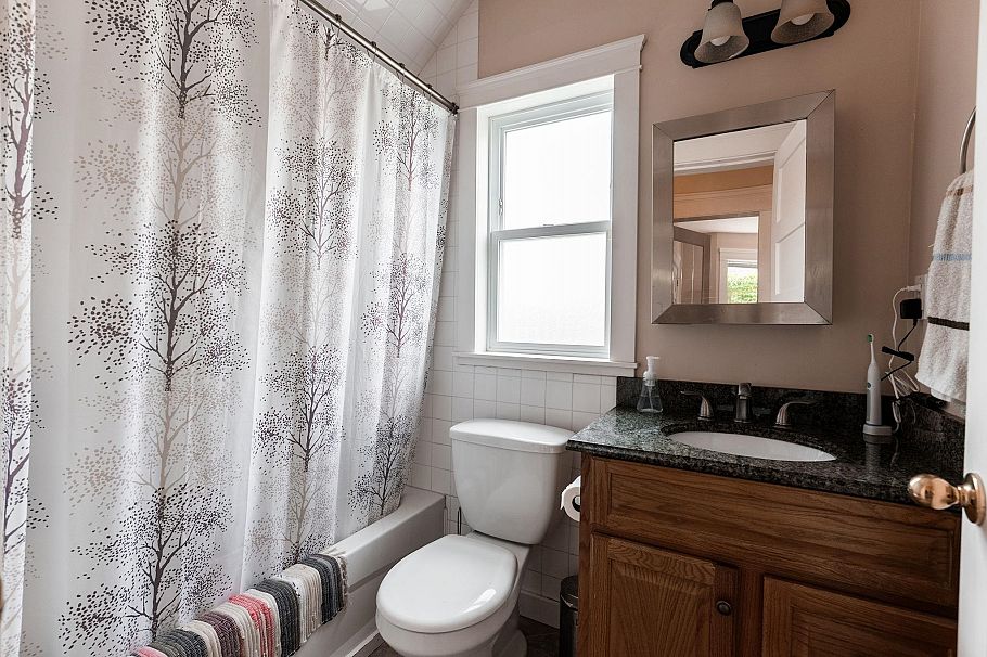832 Salsbury Drive Vancouver, BC - 19