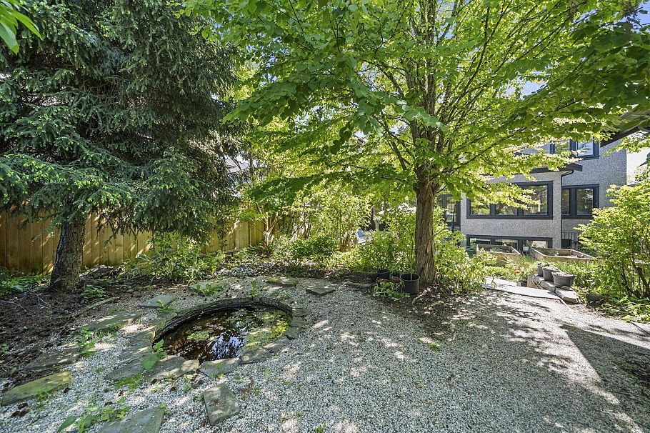 125 W 39th Avenue Vancouver, BC - 39