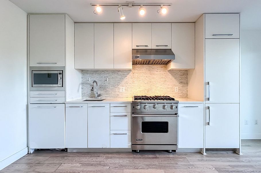 202 4355 W 10th Avenue Vancouver, BC - 9