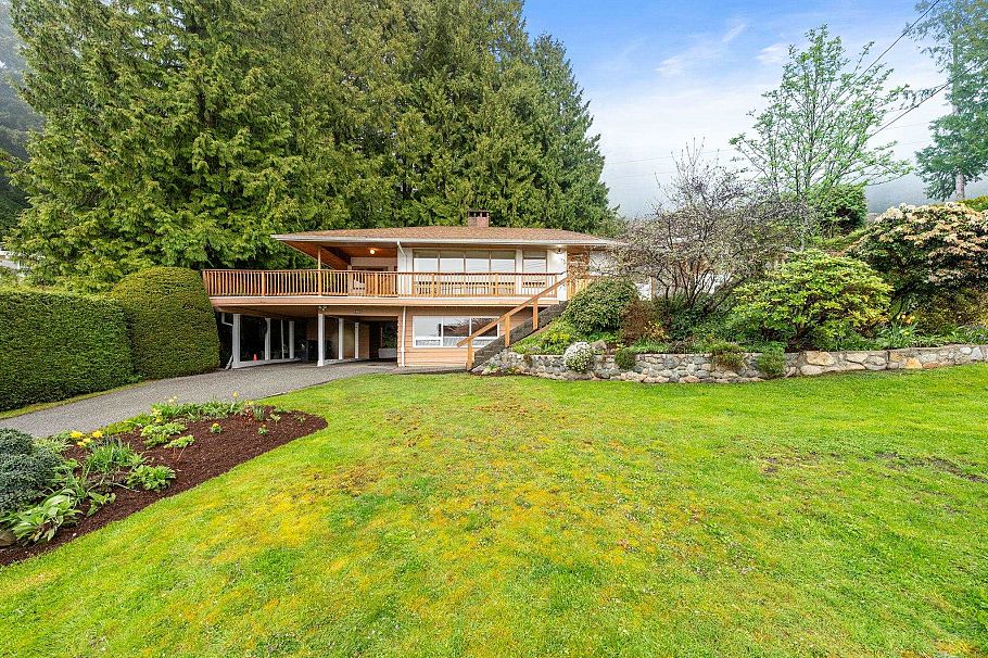 234 Rondoval Crescent North Vancouver, BC - 1
