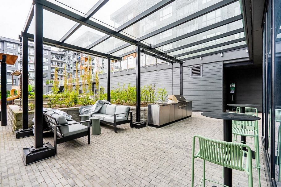 317 3594 Malsum Drive North Vancouver, BC - 3