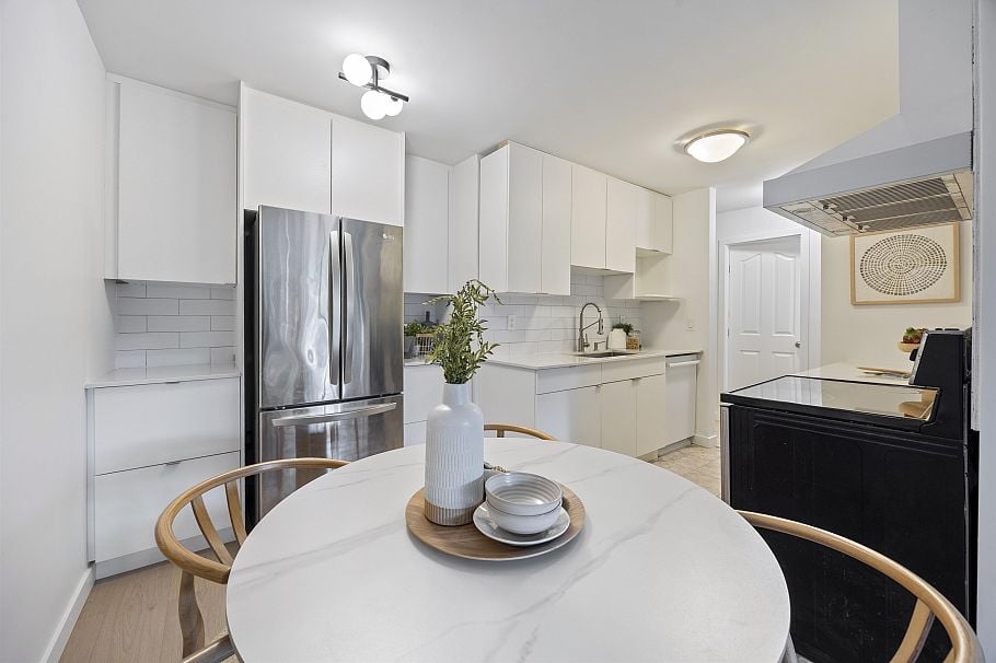 105 1440 E Broadway Vancouver, BC - 7