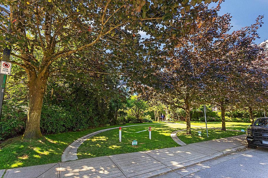 206 175 E 10th Street North Vancouver, BC - 27