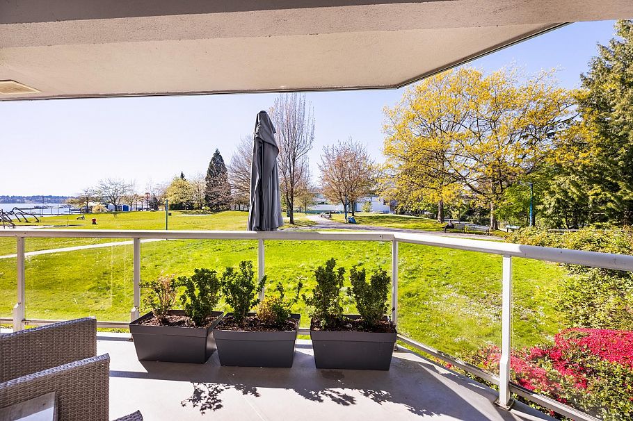 1206 33 Chesterfield Place North Vancouver, BC - 33