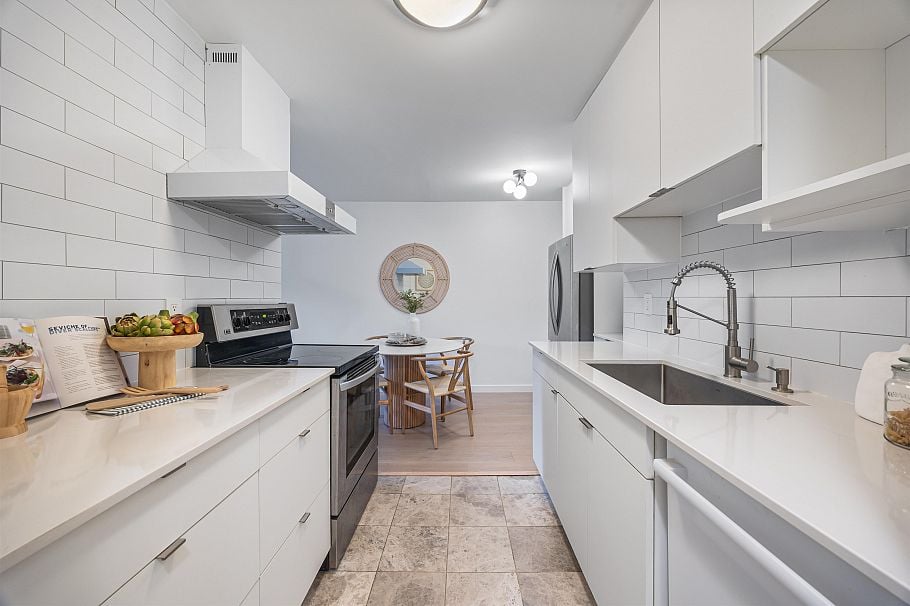 105 1440 E Broadway Vancouver, BC - 14