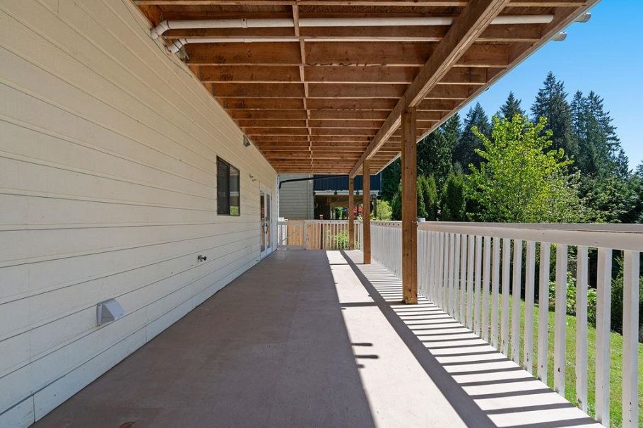 707 E Braemar Road North Vancouver, BC - 36
