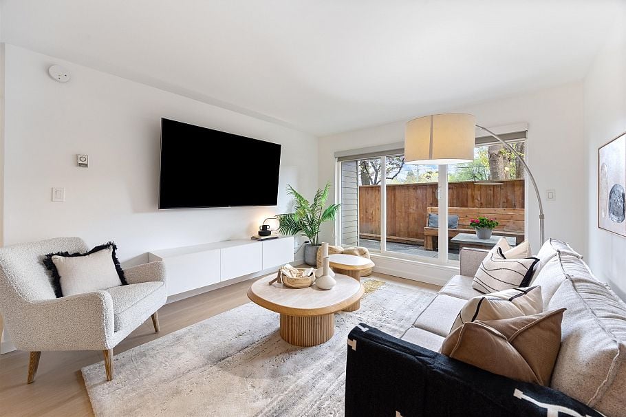 105 1440 E Broadway Vancouver, BC - 2