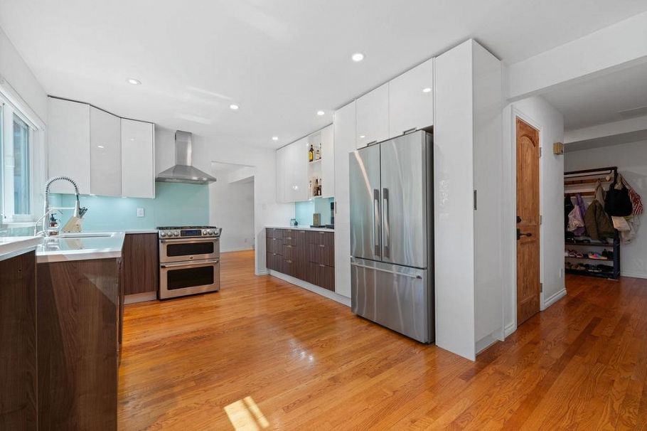 707 E Braemar Road North Vancouver, BC - 25