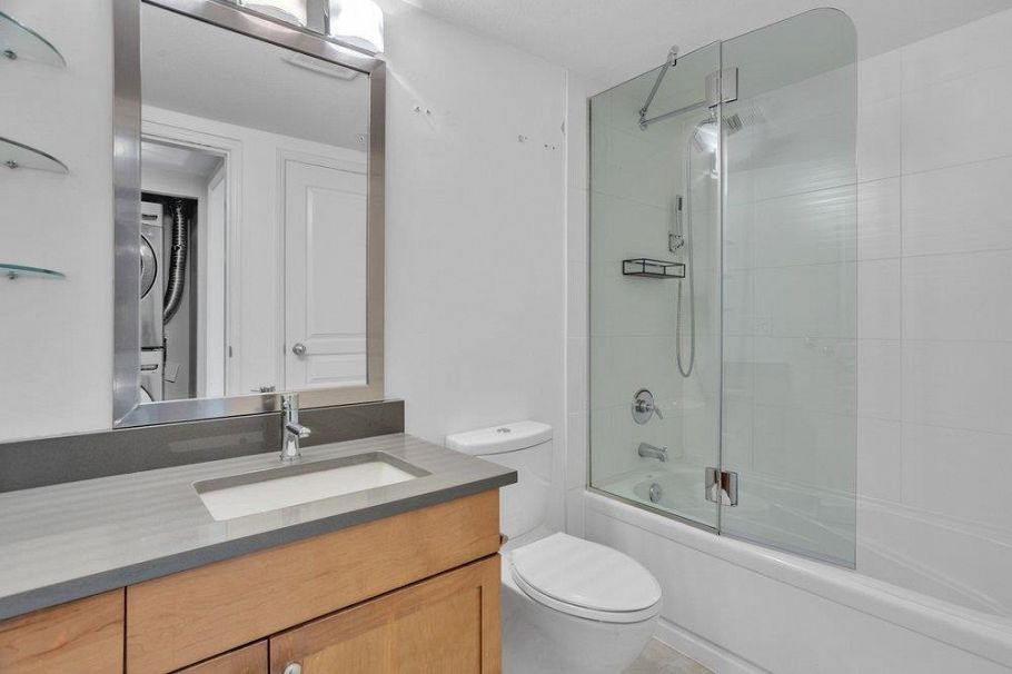 26 2375 W Broadway Vancouver, BC - 20