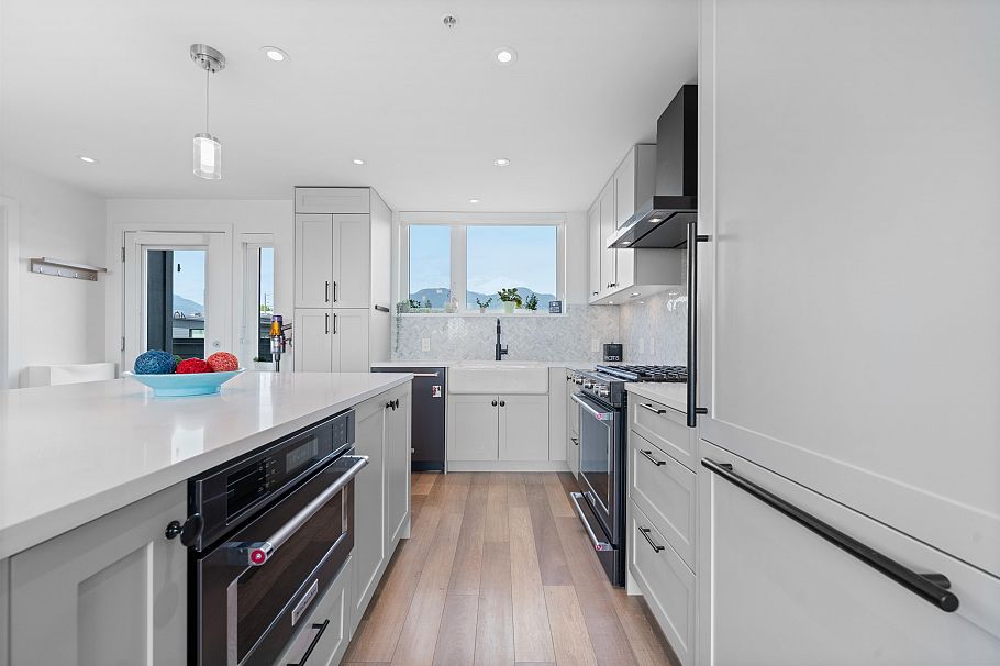 402 505 E 2nd Street North Vancouver, BC - 8