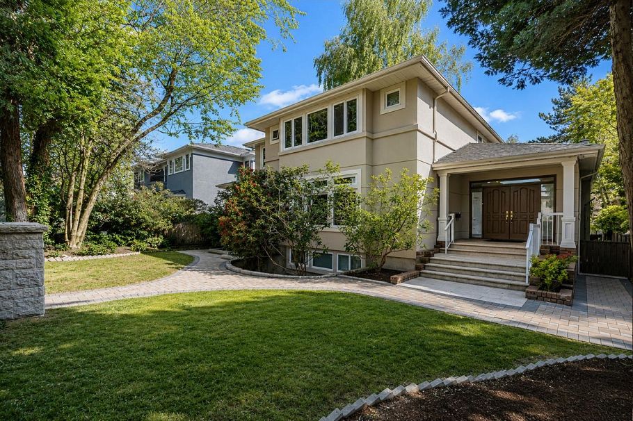 2374 W 35th Avenue Vancouver, BC - 3